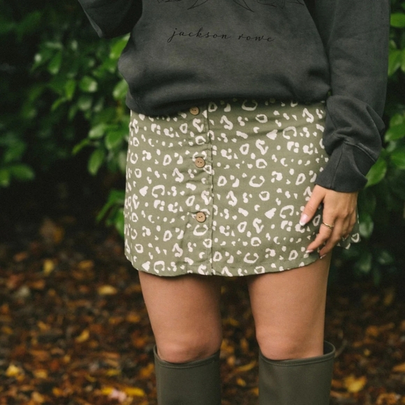 Jackson Rowe Dresses & Skirts - Jackson Rowe Figary Skirt